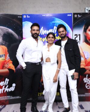 Shalini Balasundaram Instagram - So much of love for Vinveli Devathai movie. Lots of love from us to you too guys.. #shalinibalasundaram #vinvelidevathai #storyfilms