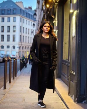 Shalini Balasundaram Instagram - Somewhere in the city… wondering… #shalinibalasundaram #paris #cityoflove #spreadlove