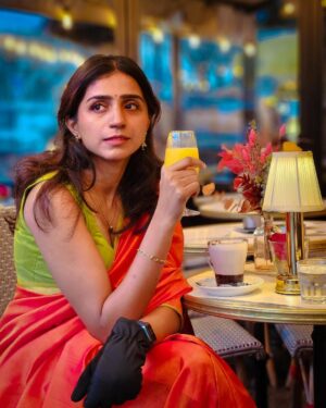 Shalini Balasundaram Instagram - Six yards of pure happiness in Paris with my love @sathish_natarajan perfect Parisian breakfast with mama #shalinibalasundaram #paris #travelgram #saree #couplesgoals