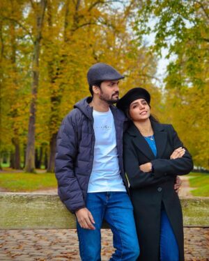 Shalini Balasundaram Instagram - Mentally still living my vacation mode. @sathish_natarajan #shalinibalasundaram #couplesgoals #travelgram #paris