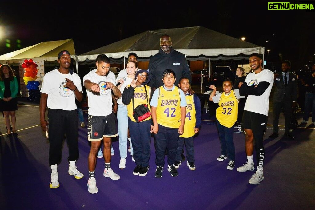 Shaquille O'Neal Instagram - The fifth Comebaq Court launch with @icyhot was a SLAM DUNK 🧊 🔥 We’re proud to announce that our newest court is now open at the Challengers Boys & Girls Club of Metro Los Angeles! @shaqfoundation @bgcmla @lakerscommunity #IcyHotPartner #ComebaqCourt