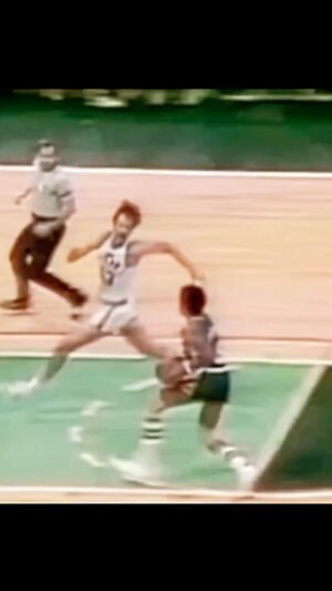 Shaquille O'Neal Instagram - There is much debate on who the greatest player in the NBA is. But let us not forget this man @juliuserving paved the way for all of us. Salute to GODFATHER OF GREATNESS. #yallmustofforgot‼️ i didn’t