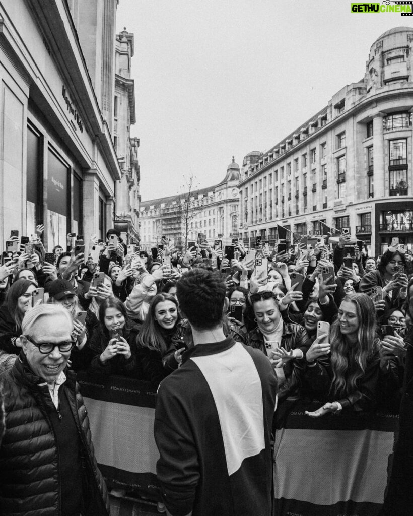 Shawn Mendes Instagram - big energy in London ⚡⚡ #TommyHilfiger London, United Kingdom