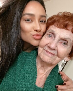 Shay Mitchell Instagram - Happy Mother’s Day today (and everyday). Whether you’re a mother or mothering; whether you’re mothering kids or your partner or your pets. Mothering can be all kinds tough but we do it because the reward for many of us is so substantial. In fact, I wish i could write a better caption but I’m too busy mothering, lol. Sending my love to everyone today….to the moms and grandmothers we have lost, those struggling with their maternal relationships, or struggling to be the mom they want to be, mom means all kinds of things - thanks to all for leading the way.