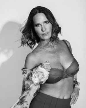 Sheila Kelley Instagram - Happy #internationalwomensday, babes! 

But let’s be real — every day should be International Women’s Day. 

So, happy Wednesday! 

#epiclife #internationalwomensday