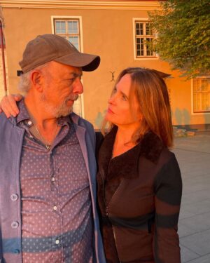 Sheila Kelley Instagram - We’ve been traveling through Europe for the last five weeks. We’re even starting to believe we’re European. I mean, just look at us! So much more European than we started. 
⠀⠀⠀⠀⠀⠀⠀⠀⠀
#holiday #nomads #travel #epiclove