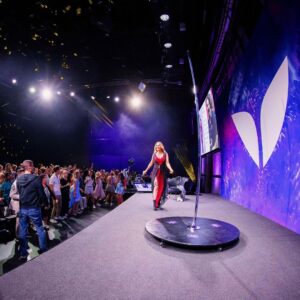 Sheila Kelley Instagram - I am still flying high!
⠀⠀⠀⠀⠀⠀⠀⠀⠀
🙏 Gratitude overflowing! 🌟 Last week I had the incredible opportunity to speak about @s.factor.official — embodiment and masculine/feminine polarity, at @mindvalley university to an international crowd of passionate souls, all striving for personal growth and pushing boundaries. 🌍🌱 The experience has left me utterly humbled and inspired. 
⠀⠀⠀⠀⠀⠀⠀⠀⠀
💫 Let's keep embracing our authentic selves and supporting each other on this beautiful journey of self-discovery and empowerment. Together, we can create magic! ✨ #Grateful #PersonalGrowth #Embodiment #PushingBoundaries #Humbled #Empowerment #Authenticity #MagicInUnity
⠀⠀⠀⠀⠀⠀⠀⠀⠀
See you next time, MVU fam!  Photo credit: @kerstiniglas