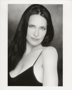 Sheila Kelley Instagram - This is a photo from 1992 and then a photo from 2021. I blame my movement practice, @s.factor.official, for keeping me lithe, flexible, and flowing. When you embrace your authentic nature, you grow into your age instead of reacting against it. Join me!