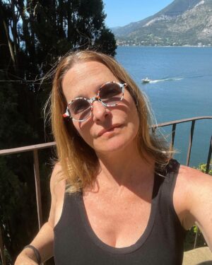 Sheila Kelley Instagram - How do you love each other? I just held a workshop on how to amplify your masculine and feminine energy to love deeper. There were 3,000 people on the @mindvalley zoom call. It was so beautiful to watch the chat fly by with humanity, love, respect, and intrigue. What touched me the most were the comments asking for more clarification about love. About being seen in a world that is full of “too much”. Too much input, too much advice, too much direction, too much angst, too much desperation. It’s simple really: Love lives in the quiet moments of connection between you and your beloved. And when I say “your beloved” I am referring to any person with whom you share any kind of love. It could be the love between friends or the love between lovers. But the knowing connection in eye to eye contact - that moment where you spend an extra two seconds looking into each other’s souls, that moment is sizzling, and heart opening and soul inspiring. Try it today. Maintain eye to eye connection with someone and feel your entire being elevate for just that moment. But know the impact will ripple throughout your life. 
⠀⠀⠀⠀⠀⠀⠀⠀⠀
For us it’s a New year, deeper love. ❤️❤️❤️ 
⠀⠀⠀⠀⠀⠀⠀⠀⠀
If you want to know more about how we love and have loved for 34 years? Comment with a kiss below… 💋 And ask me anything you’d like!