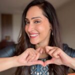 Shibani Bedi Instagram - Shaadi se pehle aur kya kya ‘advice’ mila hai zara batana toh? Agar wardrobe makeover chahiye toh check out Amazon Fashion ‘Wardrobe Refresh Sale’ which is live from 8-13th December. Enjoy up to 80% off on top fashion and beauty brands and up to 65% off on luxury brands to make your ‘Har Pal Fashionable’. Explore a selection of over 45 lakhs + styles across 1200+ brands and get so much more. Also explore a selection of over 45 lakhs + styles across 1200+ brands and get exciting Free Gifts with Top Brands. So go shop now and be ready for the chilly weather with Amazon Fashion #AmazonFashion #AmazonBeauty #WardrobeRefreshsale #WardrobeMakeover #HarPalFashionable #shibanibedi #shaadi #shaadiseason #indian #indianwedding #weddingseason #AD