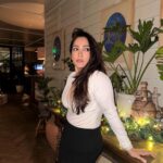 Shibani Bedi Instagram - Attended the @cocacola_india Christmas parrrty dressed like a basic ornament Thank you for having me @cosmoindia @fetch_india . . #christmas #xmas #cocacola #shibanibedi Soho House
