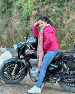 Shilpa Thakre Instagram - Take your own time to bloom ✨❤️ @beeneeraj @nikonindiaofficial #shilpathakre #expressionqueen #travel #travelphotography #travelling #solo #solotravel #mountains #pahad #devbhoomi #jannat #photography #photooftheday #likeforlikes #likeforfollow #bullet #royalenfield Chamba - Tehri Garhwal