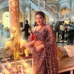 Shiny Dixit Instagram - classic old songs . old is gold , simplicity is love ❤️ shoot days 🎬 set life is ❤️🎬🎉🎉 CHARACTERS I PLAY . Mumbai, Maharashtra