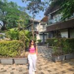 Shiny Doshi Instagram - "Lost in the serenity of Arova Woods, nestled among the Lonavala mountains. A tranquil escape with breathtaking views, delectable cuisine, and unmatched hospitality. A must-visit haven for nature and relaxation enthusiasts. 🌲🏞️ #ArovaWoods #LonavalaEscape" @arovawoods.zincjourney @zincjourney.bythefern