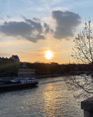 Shirley Lamy Instagram - 🌄 #paris