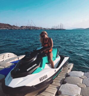 Shirley Lamy Instagram - 🌊