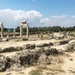Shirley Lamy Instagram - Une des sept merveilles du monde 🌎 #pamukale #templedarthemis #turquie #izmir #holidays #greatview #pamukkale Pamukkale