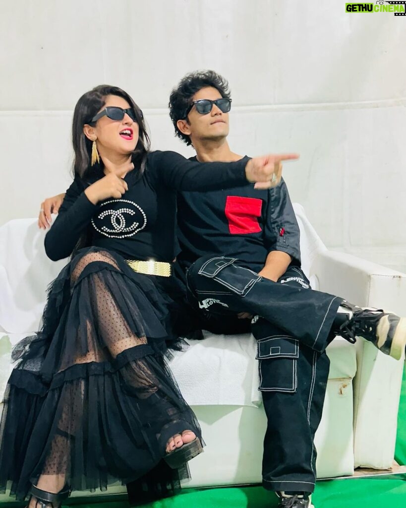 Shivani Sangita Instagram - When Sai Sivani met coincidentally in Black 🖤🍫❤️ Best wishes @sailendra.samantaray @raja_d_indi_filmmkr and entire team for this nostalgic journey. Dasama soon at your nearest theatres 🎭