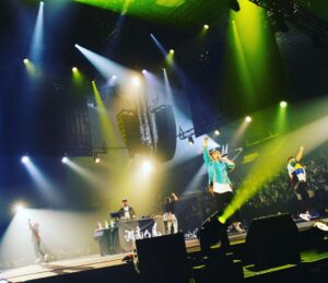 Shonan no Kaze Instagram - Thank you Yoyogi!!

Respect!!@creepynuts_official 

#湘南乃風 
#creepynuts 
#live 
#134 
#生業