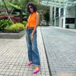 Shraddha Musale Instagram - Orange and pink, can come across as loud but when done in right proportion, becomes uber stylish Hair and makeup by me. Styling by inhouse stylist: @detospeaks #weekendvibes #sunnyday #ootd #orangeandpink #curlscurlscurls #curls