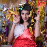 Shruthi Rajanikanth Instagram - cheers to all sparkles and warmth✨✨ Smart fashion world makeup club Christmas photoshoot 💄Makeup @makeover_by_ashakesav @sreepriyag2020 @smart_makeup4083 @smart_fashions_world 📸@arjun_surendranathan 👗@sherin7215 Marine Drive, Kochi, Kerala