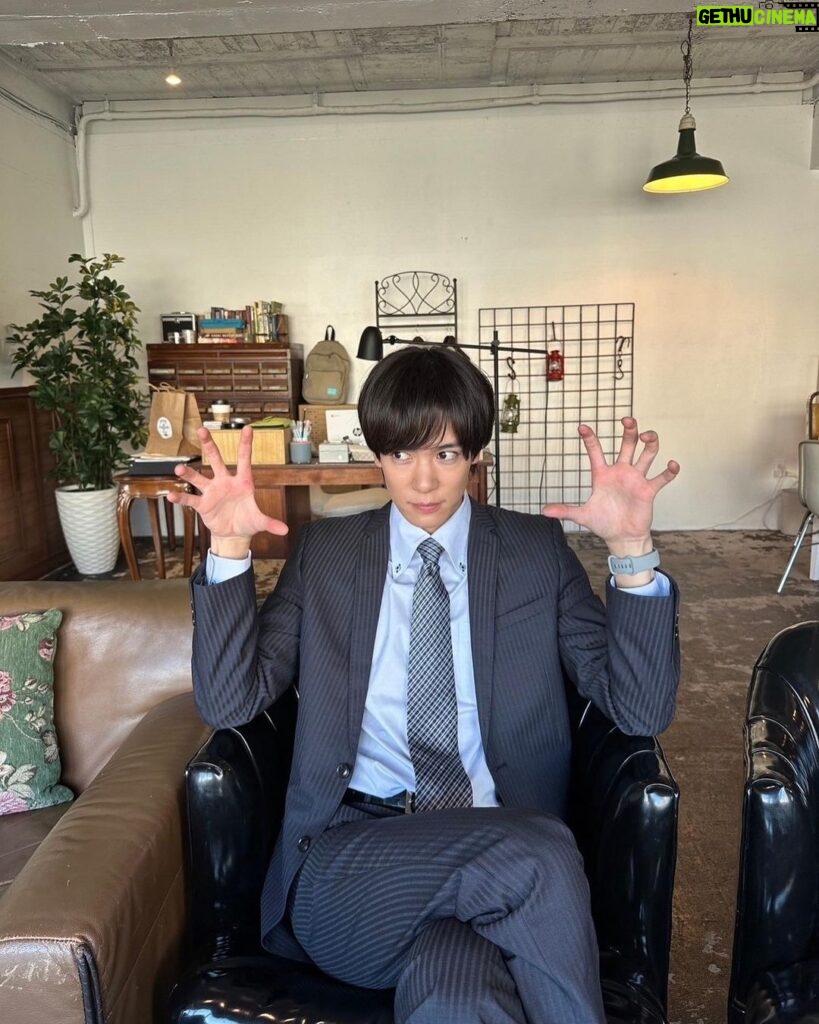 Shuichiro Naito Instagram - 明日放送の「ハイエナ」第4話に 片寄くん演じる佐々石のマネージャーの国枝として出演します。 2人が壁を乗り越えようともがく姿を是非ご覧ください。 片寄くんとは3回目の共演です。 ハッピー☺️ #ハイエナ