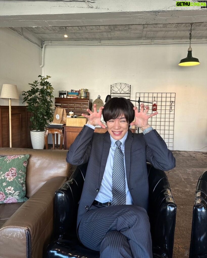 Shuichiro Naito Instagram - 明日放送の「ハイエナ」第4話に 片寄くん演じる佐々石のマネージャーの国枝として出演します。 2人が壁を乗り越えようともがく姿を是非ご覧ください。 片寄くんとは3回目の共演です。 ハッピー☺️ #ハイエナ