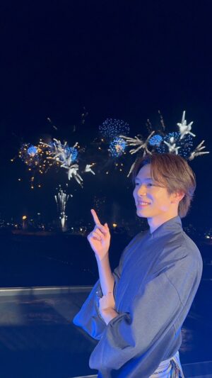 Shuichiro Naito Instagram - .
今年初花火🎇

@tgc_staff 
#江戸川花火大会 #花火 
#花火大会 
#浴衣 
#夏の思い出