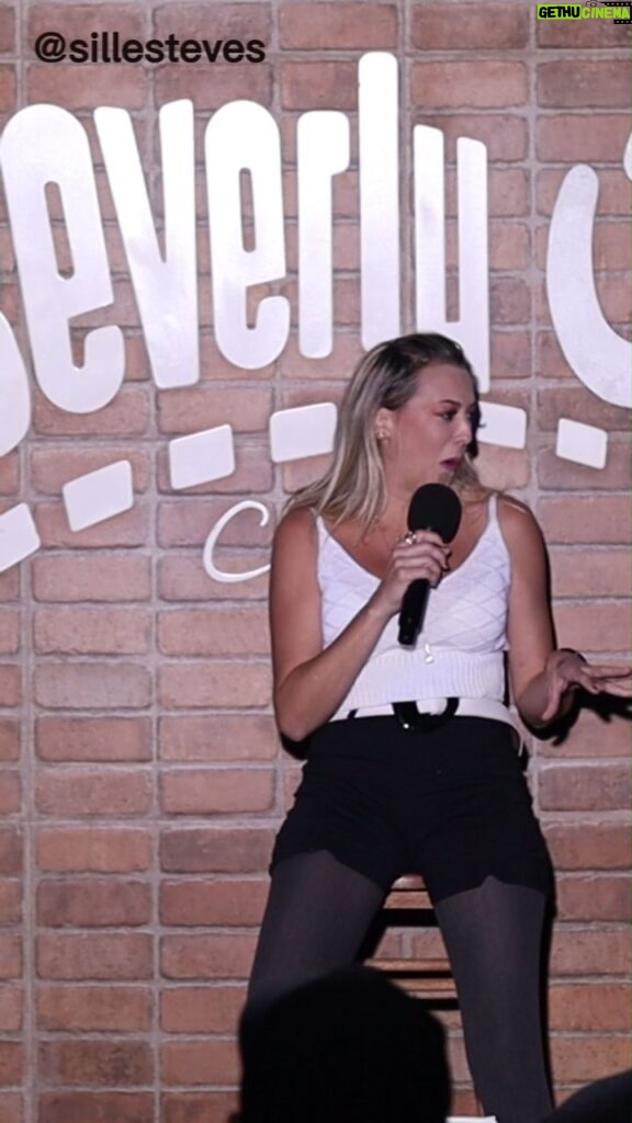 Sill Esteves Instagram - Você me conhece? De onde? #humor #sillesteves #standupcomedy