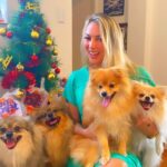 Sill Esteves Instagram – Feliiiiz Nataaaaal!! 

Espero que papai Noel tenha passado aí na sua casa, é que seu dia tenha sido lindo! Como você merece! 

Hohoho

Um beijo enorme da minha família pra você! 

Eu fiz live de natal com o Squantchy, Bruce, Bellinha e Rachel 🤍 Eles amaram os presentes da @pegpetbrasil 🤍 Assista a live (link nos meus stories)

#sillesteves #natal #pet São Paulo, Brazil