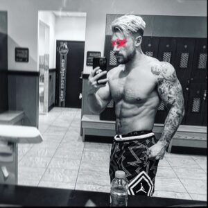 Simon Kippen Instagram - You’ve been down too long in the midnight sea, oh what’s becoming of me? #aew