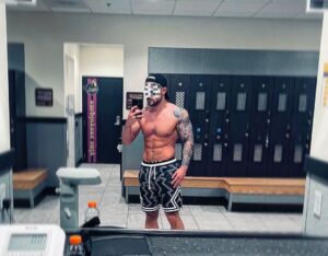 Simon Kippen Instagram - Evolve… Reclaim. 
.
#aew #evolution #gymmotivation