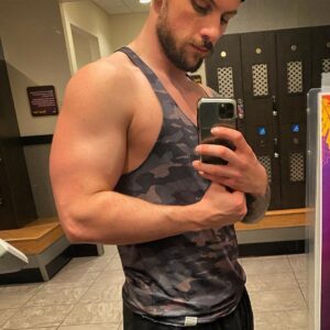 Simon Kippen Instagram - Return of the Mac… 
.
Still a long way to go but day by day, a little stronger. Super pumped with the progress so far. 👊🏻 
.
.
#recovery #shoulder #surgery #workout #work