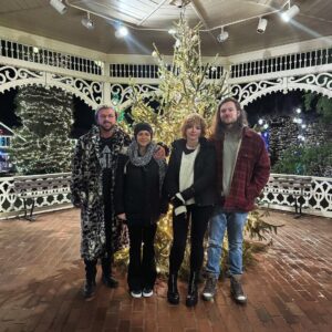 Simon Kippen Instagram - Happy Christmas Eve, here’s a festive picture with our friends, enjoy my coat. 🤣
#christmas