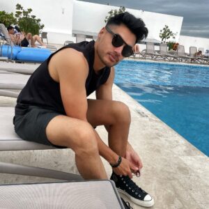 Siva Kaneswaran Instagram - He’s on holidays in Cancun, Meheee-Koh! What a beautiful country. Expect lots of holiday pics this week 😬 

#siva #thewanted  #boyband #artist #mexico #holiday #sunshine🌞 #labamba #musical