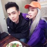Sky Li Instagram - 心里想的是人鱼线，嘴里吃的是宵夜😂😂