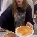 Sofía Vergara Instagram - Obleas con arequipe pal camino🇨🇴🤣🤣🤣