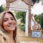 Sofia Pavlidou Instagram – Parco de Maria Luisa Seviglia
Φυσικά και βρήκα πάρκο για να ξαπλώσω στο γρασίδι και να πάρω την ενεργεια του τόπου🌴🌳
Ένα όμορφο πάρκο με πολύ ιδιαίτερη  αισθητική 💚

#sevilla #park #duck #blesed #love Parque de María Luisa