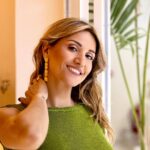 Sofia Pavlidou Instagram - Για πολλά χρόνια ,από λάθος καταγραφή,φορούσα μόνο ασημένια κοσμήματα … Το μελαχρινό με χρυσό πίστευα πως δεν ταιριάζουν… πάνω μου … Τώρα όμως που έγινα ξανθιά λατρεύω να φοράω χρυσά κοσμήματα 🌟 Το πολυτιμότερο από τα μέταλλα που δεν χάνει ποτέ την αξία του! Που λάμπει και δε διαβρώνει ποτέ 👑 Έναν χρυσό Ιούλιο σας εύχομαι !Λαμπερό και χαρούμενο✨🤩 #κολομηνα #july #gold #feellikequeen #earrings #shiny #happy #love #blessed #mimadastimargarita