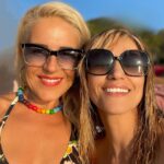 Sofia Pavlidou Instagram - Γιατί η ζωή έχει τα δωρα της, αρκεί να τα δεις και να τα εκτιμήσεις ! Το δικό μου δώρο είναι η Θωμαιτσα μου ! Δίπλα μου είκοσι τρία χρόνια τώρα ,να με βλέπει να ενηλικιώνομαι ,να γίνομαι μητέρα να ψάχνω το σκοπό της ζωής μου….Παρατηρητής, χωρίς να με κρίνει ,δείχνοντας μου μόνο την αγάπη της ! Ευγνώμων για όλες τις στιγμές ,δύσκολες,όμορφες ,λυτρωτικές,καταστροφικές ,απογειώτικες που ζήσαμε μαζί όλα αυτά τα χρόνια ! Να κρατάμε η μια το χέρι της άλλης στην πορεία της ζωής προσπαθώντας να ανακαλύψουμε το θεϊκό μας σχέδιο για το οποίο ήρθαμε εδώ! Κι έχουμε καταφέρει πολλά!!! Το πιο σημαντικό …να αγαπάμε την υπέροχη ύπαρξη μας και να μοιράζουμε την αγάπη μας απλόχερα !!! Σ ευχαριστώ φιλη,μητέρα αδερφή ,Θωμη μου 💚γι αυτό το μοίρασμα ! Χωρίς εσένα ξερω πια, πως θα ήμουν απέραντα μόνη σ αυτό το ταξιδι ❤️ #love @thomaisandroutsou Dragonera,Agkistri