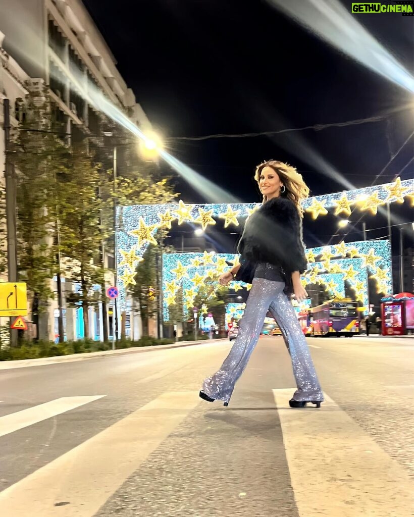 Sofia Pavlidou Instagram - Where the streets have no name …💫 #christmas #downtown