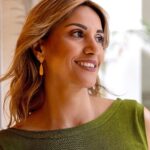 Sofia Pavlidou Instagram - Για πολλά χρόνια ,από λάθος καταγραφή,φορούσα μόνο ασημένια κοσμήματα … Το μελαχρινό με χρυσό πίστευα πως δεν ταιριάζουν… πάνω μου … Τώρα όμως που έγινα ξανθιά λατρεύω να φοράω χρυσά κοσμήματα 🌟 Το πολυτιμότερο από τα μέταλλα που δεν χάνει ποτέ την αξία του! Που λάμπει και δε διαβρώνει ποτέ 👑 Έναν χρυσό Ιούλιο σας εύχομαι !Λαμπερό και χαρούμενο✨🤩 #κολομηνα #july #gold #feellikequeen #earrings #shiny #happy #love #blessed #mimadastimargarita