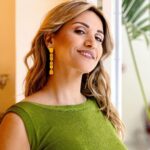 Sofia Pavlidou Instagram - Για πολλά χρόνια ,από λάθος καταγραφή,φορούσα μόνο ασημένια κοσμήματα … Το μελαχρινό με χρυσό πίστευα πως δεν ταιριάζουν… πάνω μου … Τώρα όμως που έγινα ξανθιά λατρεύω να φοράω χρυσά κοσμήματα 🌟 Το πολυτιμότερο από τα μέταλλα που δεν χάνει ποτέ την αξία του! Που λάμπει και δε διαβρώνει ποτέ 👑 Έναν χρυσό Ιούλιο σας εύχομαι !Λαμπερό και χαρούμενο✨🤩 #κολομηνα #july #gold #feellikequeen #earrings #shiny #happy #love #blessed #mimadastimargarita