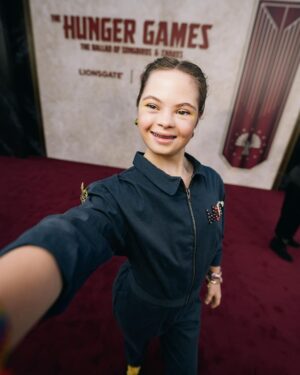 Sofia Sanchez Instagram - GIVEAWAY! Did you see me on @gooddaysac this morning?

I have 2 movie tickets to see @thehungergames TBOSS at the @westfieldgar @cinemark theater in Roseville, California with ME this Saturday 11/18 at 7pm in the XD auditorium. 🕊️🐍

Follow, like and comment on this post and I’ll choose a VICTOR on movie release day 11/17!