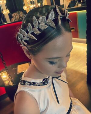 Sofia Sanchez Instagram - London World Premiere of @thehungergames The Ballad of Songbirds & Snakes in theaters November 17th. 

Custom “Wovey” Dress & Crown by @dolorispetunia 
Hair by @ayami_okano__ 
Makeup by @laisumfung