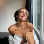 Sommer Ray Instagram - new @imaraisbeauty packaging 🫶🏻 i loved the old bottle design but the pouches are even better.. easier to bring w you & keep in your bag, bathroom, car anywhere!! 🪽depuff & clarity coming soon 💛 Toronto, Ontario