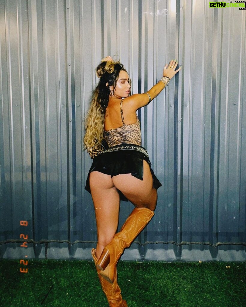 Sommer Ray Instagram - can’t replace my vibe College Station, Texas
