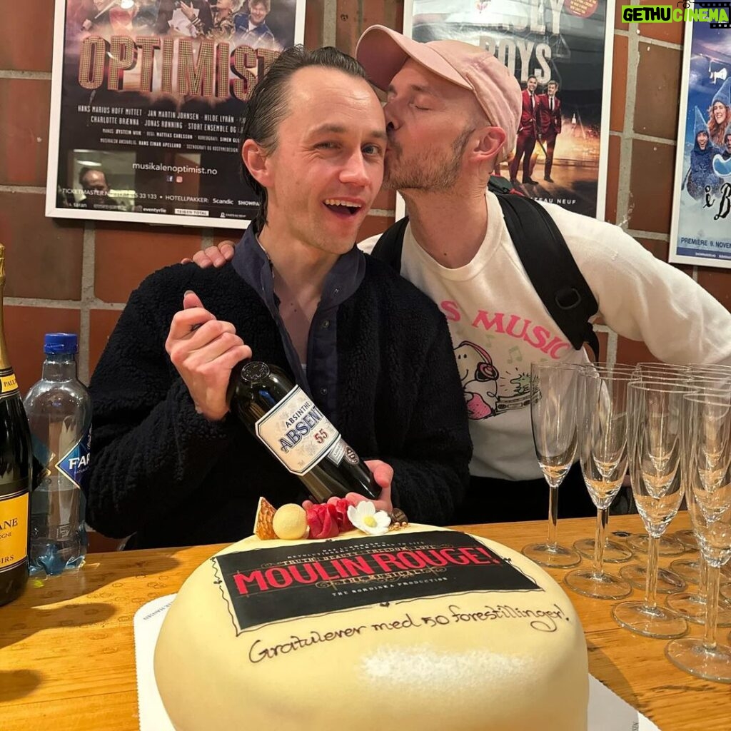 Sondre Lerche Instagram - Last night, Dave and I celebrated 50 Moulin Rouge! The Musical performances together with the rest of the magnificent ensemble and production! ❤️🎭💚 Photos by @pialauritzen 💫 Chateau Neuf - Det Norske Studentersamfund