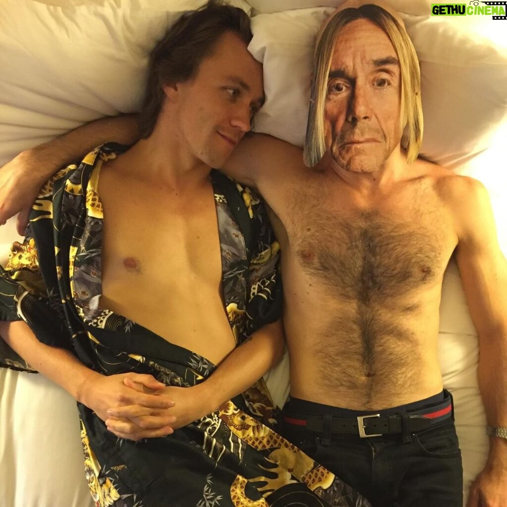 Sondre Lerche Instagram - Quick flashback to October 2015 when Dave and I ventured to Rio for Jobim and fun, nearly got arrested for public nudity on military beach, and then continued on to São Paulo, where we met up with Chris, played a festival with Iggy Pop, and then did a little tour around the country 💚🇧🇷💛 Bonus: when we returned to New York, Dave and I went straight to a Halloween party dressed as Elaine and Jerry, which is where we met sexy-Kramer 💫 Rio de Janeiro