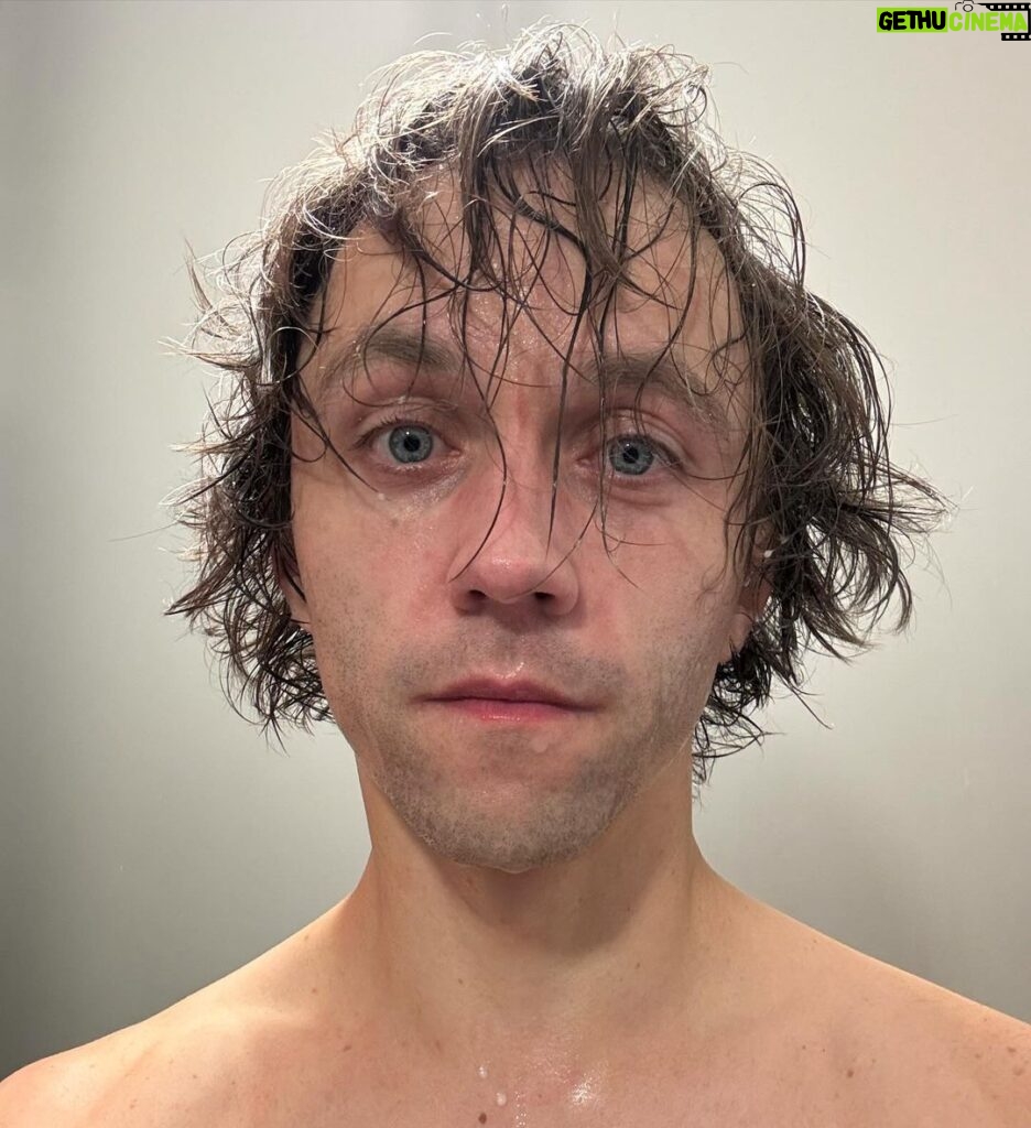 Sondre Lerche Instagram - The three stages of Christian 🧖‍♂️ Shows 24 and 25 today💋 #moulinrougemusical #costumedrama #makeuptutorial #myskincareroutine Chateau Neuf - Det Norske Studentersamfund